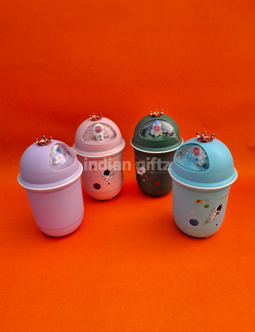 Astronaut Space Art Glass Tea & Coffee Mug with Crown Lid – 300ml