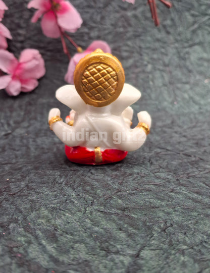 Polyresin Ganesha Car Dashboard Statue, showcase & Return Gift
